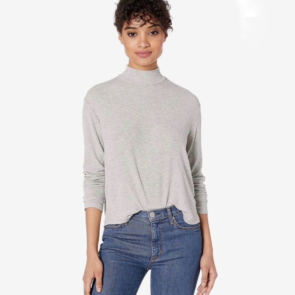 SplendidโGray Long Sleeve Ribbed Mock Neck Tee